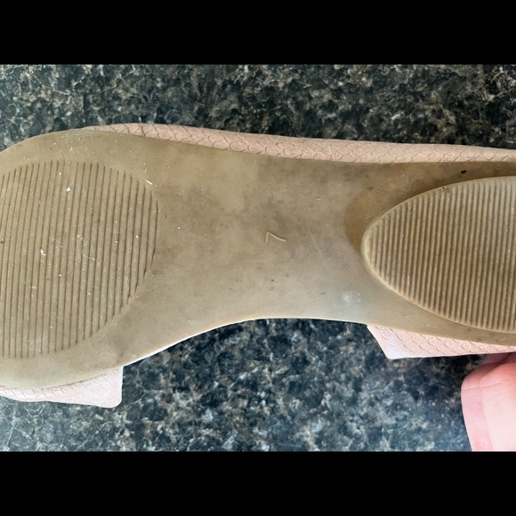 Flat shoes - Picture 2 of 3